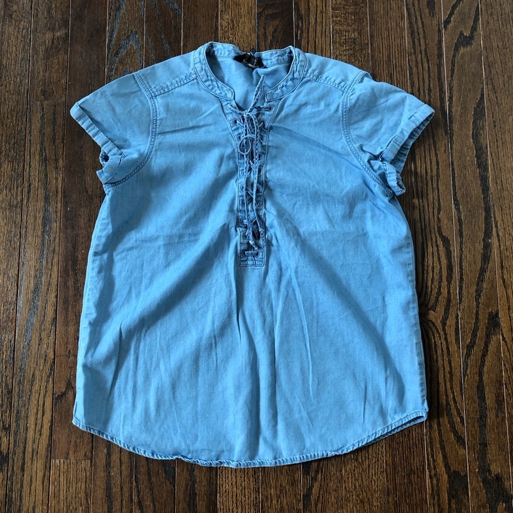 Express Women’s S Faux Denim Blue Short-Sleeved V-Neck Lace Up Front Top - EUC!